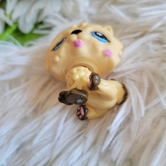 Littlest Pet Shop LPS #662 Chow Chow Dog Blonde Cream Blue Eyes Pink Flower - Picture 8 of 10